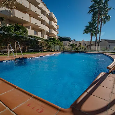 With Private Terrace, Just 10 Minutes By Car From Elviria Beach, 아파트